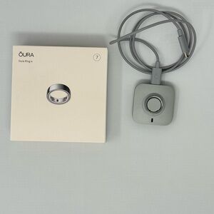 Oura Ring 4 with Charger size 7 in Silver